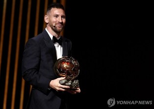 '월드컵 우승' 메시 '득점 괴물' 홀란 제치고 8번째 발롱도르(종합)
