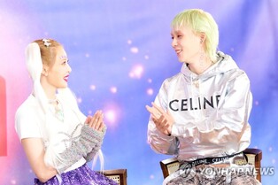 현아, 던 소속사 앳 에어리어와 전속계약