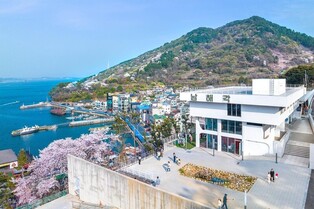 남해군, '남해각' 기능 강화…노량대교 홍보관은 철수