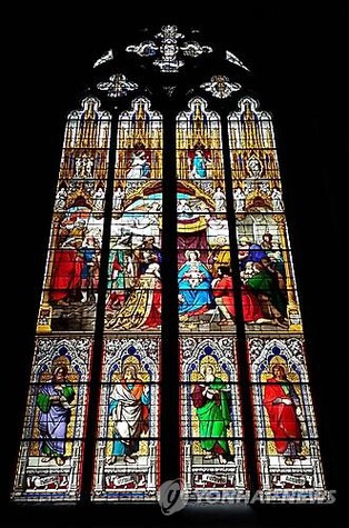 '빛의 화가' 김인중 신부 "내 모든 예술은 어둠에서 빛으로"