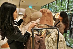 [주말N쇼핑] 겨울 패딩·침구 할인…추위 피할 실내 팝업도