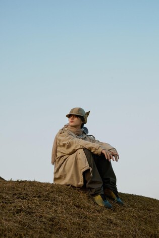 딘, 4년 반만의 신곡 '다이 4 유'…차트 상위권 직행