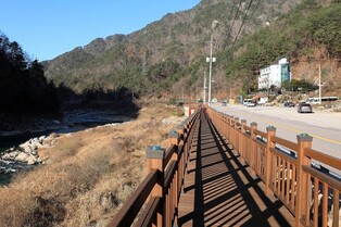 '산세와 하천을 한눈에' 인제 내린천 무장애나눔길 개방