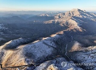 주말 강추위에 전국 관광지 한산…등산로·축제장은 북적