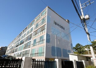 '붕괴 우려' 울산 방어진 국민아파트 위험도 24시간 측정한다