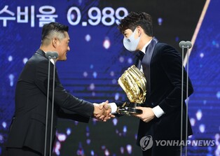 이정후 덕에 이름 알린 이종범…메이저리그에 '부자 MVP'로 소개