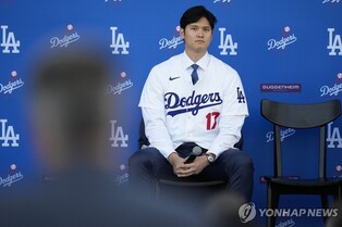 오타니, 등번호 양보한 켈리의 아내에게 고급 스포츠 세단 선물