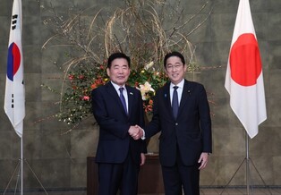 Parliamentary leader meets Japanese PM