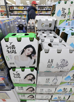 Lotte Chilsung Beverage cuts factory prices of soju