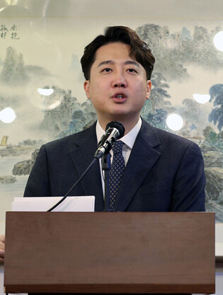 Ex-ruling party leader quits PPP to launch new party