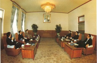 (LEAD) Dossier shows N. Korea using peace as tactic in inter-Korean ties in late 70s, early 80s