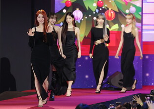 Photos of LESSERAFIM during '2023 SBS Gayo Daejeon'