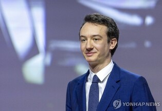 '블랙핑크 리사와 열애설' 루이비통 넷째, 시계부문 CEO로