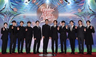 Seventeen, NewJeans win grand prizes at Golden Disc Awards