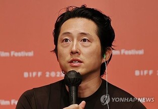 '미나리' 배우 스티븐 연, '성난 사람들'로 골든글로브상 품에 안다