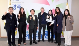 강기정 시장·니콜라 부리오 감독, 광주비엔날레 '의기투합'