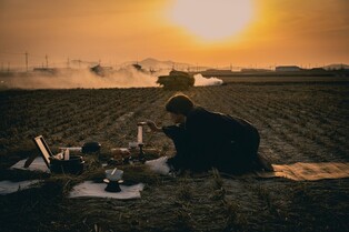 끊을 수 없는 천륜의 올가미…음산한 한국적 스릴러 '선산'