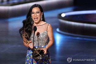 [속보] '성난 사람들' 앨리 웡, 美 에미상 여우주연상 수상