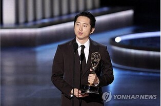 '한국계 최초' 역사 써온 스티븐 연, 에미상도 품었다