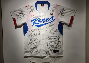 "마 쌔리라"…부산 사람들이 야구를 사랑하는 까닭은