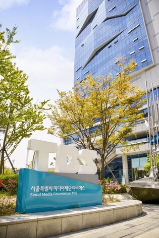 TBS "김어준·신장식, 공신력 떨어트려…무기한 출연 정지"