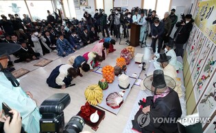 강릉의 아름다운 전통 '경로효친'…위촌리 도배례 11일 거행