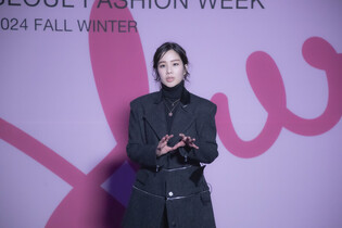 Photos from S.Korean designer Hanna Shin's Seoul Fashion Week stage