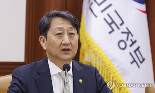 안덕근 산업장관, 설 앞두고 전통시장 방문…명절물가 점검