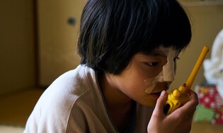 까마득한 어린 시절 세계가 되살아나듯…영화 '여기는 아미코'