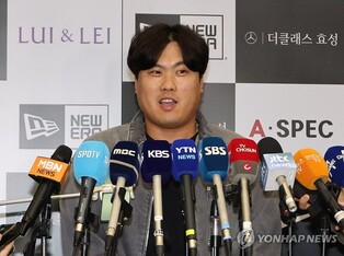 류현진, 12년 만의 한화 컴백 임박…모그룹도 "복귀 논의 중"