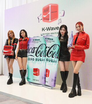 Photos of ITZY during public event promoting Coca-Cola's 'K-Wave' edition