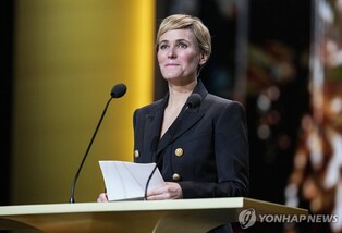 '미투' 프랑스 여배우, 시상식서 영화계 비판…"인신매매 은폐"