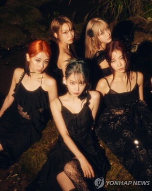 르세라핌 신보 '이지', 누적 판매량 100만장 돌파