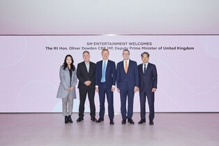 British Deputy Prime Minister Visits SM Entertainment Headquarters