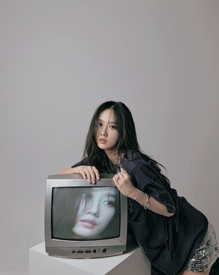 Seori expresses feelings of inferiority through music