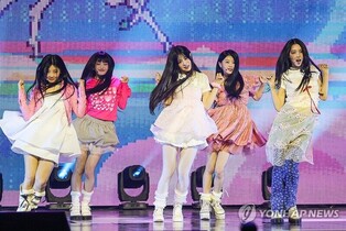 ILLIT Armed with ‘Overcommitment,’ Aims Top on Music Charts