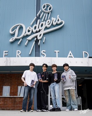 Ateez member Yunho throws first pitch at MLB match between Dodgers, Mets