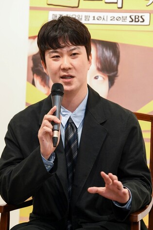 Yoo Jae-suk and Yoo Yeon-seok to star in SBS' 'Whenever I Get a Chance'