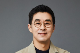 [Hybe-ADOR Clash] Hybe's CEO Park Ji-won Apologizes to Shareholders, Vows to Mull 'Measures to Enhance Multi-label System'