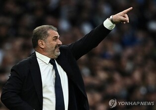 "아스널! 보고있나?" 홈구장서 맨시티 응원한 토트넘 팬들