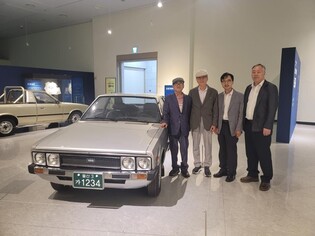 '개발 주역' 이충구 전 현대차 사장, 포니 50주년 전시 관람
