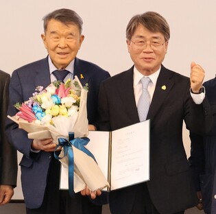 이만열 전 국사편찬위원장, 동학혁명대상 상금 기념재단에 기부