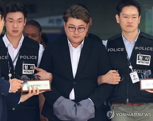 김호중 소속사 "전원 퇴사·대표 변경…사업 지속 여부도 검토"