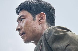 Film 'Escape' Starring Lee Je-hoon, Koo Kyo-hwan Pre-sold in 163 Countries