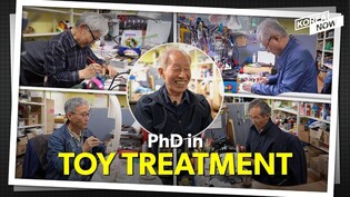 Warm-hearted elderly people breathe new life into broken toys