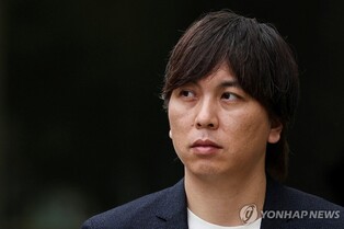 MLB선수 오타니 前통역사, 오타니계좌서 230억원 훔친 혐의 인정