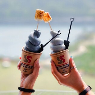 지역 특색 얹은 달콤한 디저트…먹거리 '핫플' 동해