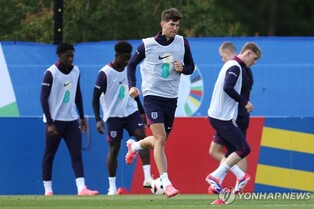 스톤스, 36시간 격리 끝내고 복귀 "잉글랜드 유로 우승 믿는다"