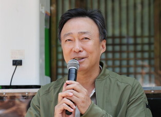 Photos from Coffee Truck Event for Film 'Handsome Guys'