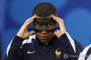 마스크도 문제없다!…음바페, 연습경기서 2골 2도움 '펄펄'